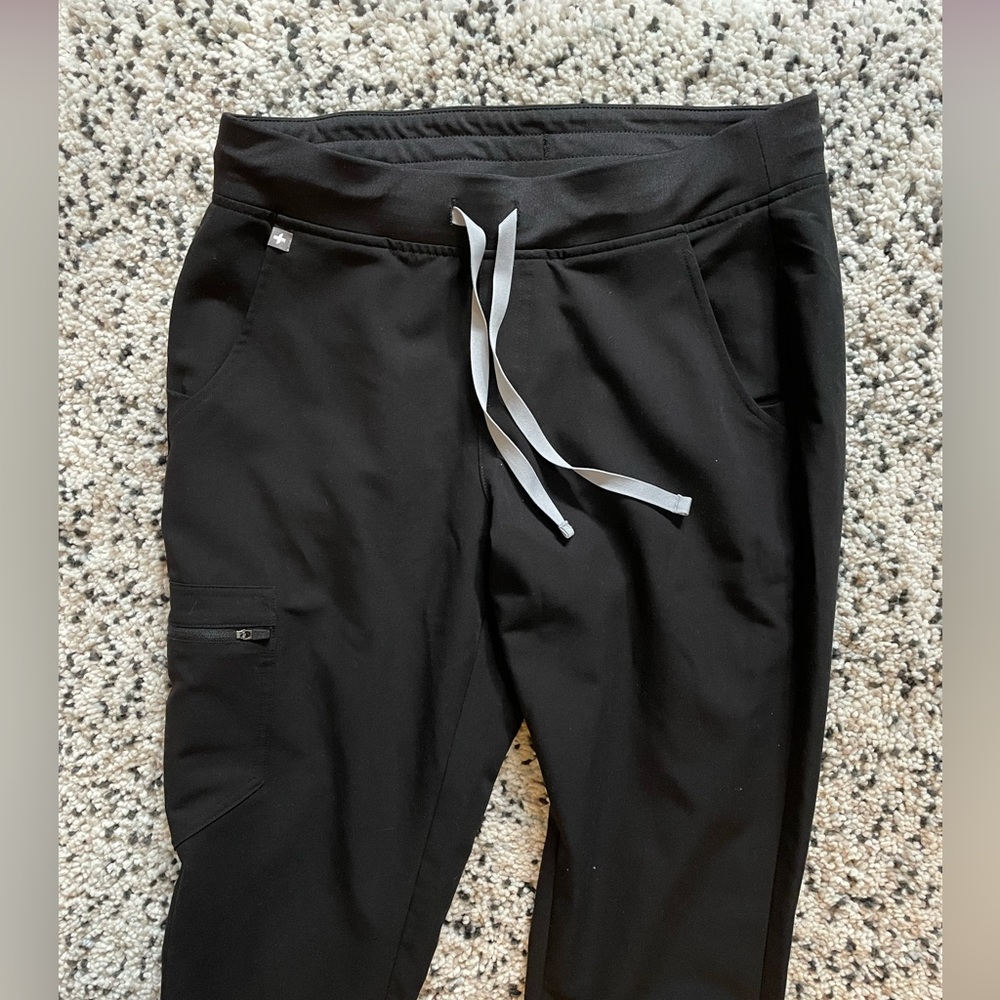 Figs jogger style scrubs